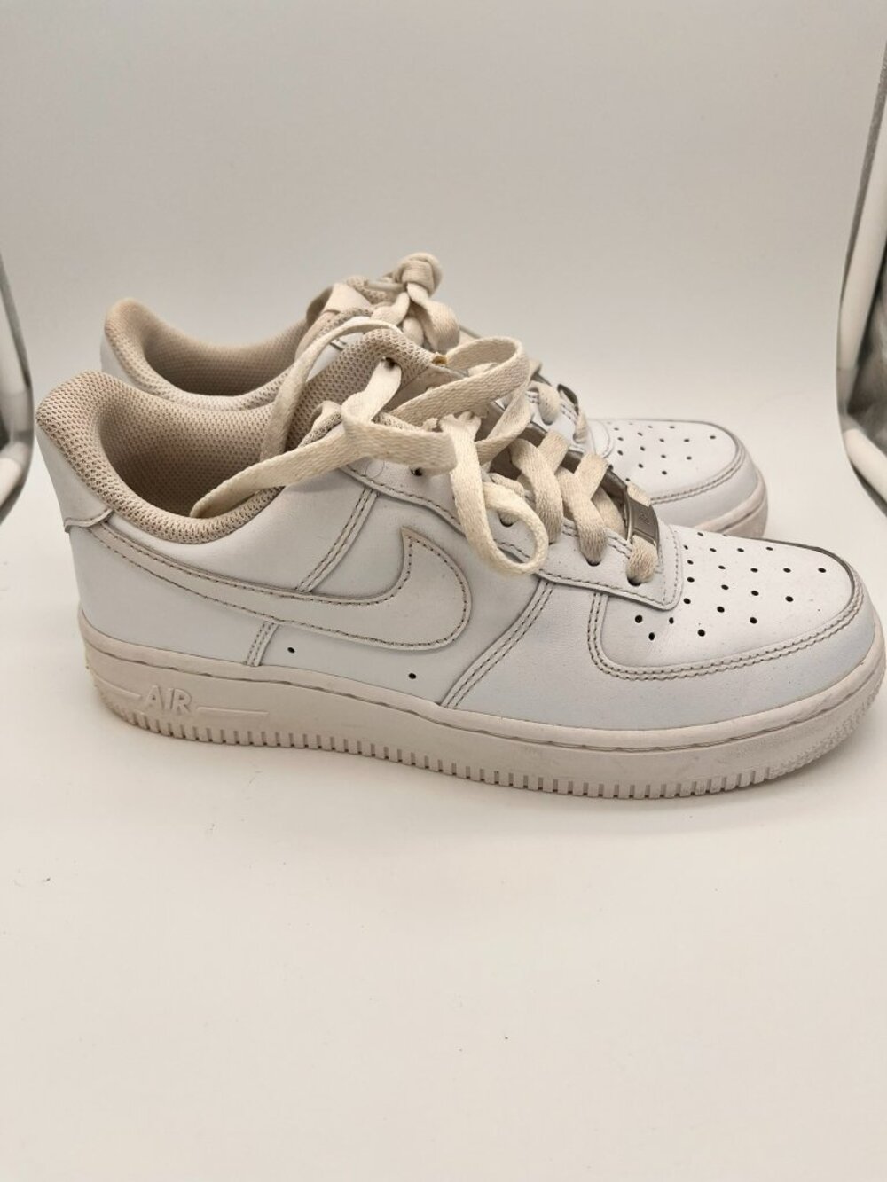 Nike Air Force 1 07 Triple White Leather Low Top Sneakers Womens Size 7 AF1